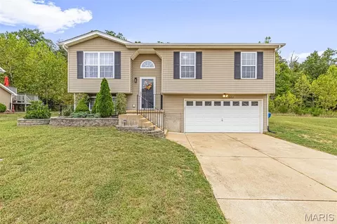 1552 St Charles Dr, Hillsboro, MO 63050