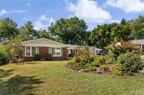 12150 Lake Meade Dr, Saint Louis, MO 63146