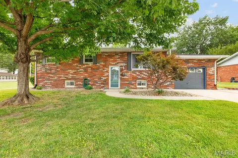 3209 Bluebird Ln, Granite City, IL 62040