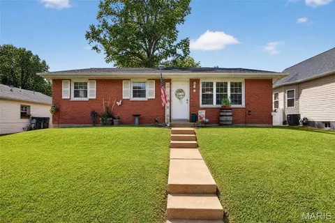 633 N Briegel St, Columbia, IL 62236