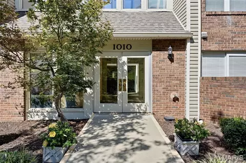 1010 Thoreau Ct #207, Saint Louis, MO 63146