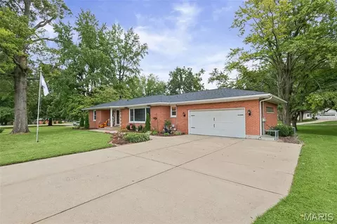 50 Will Vina Dr, Collinsville, IL 62234