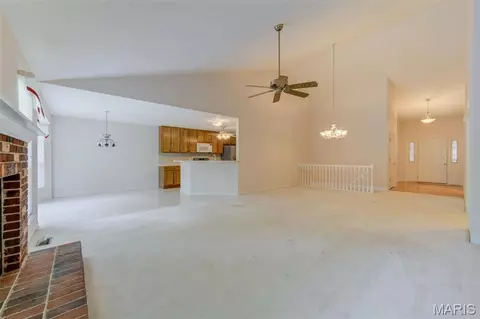 Living - 2107 Mcgregor Cir, O'fallon, MO 63368 photo 5 of 6