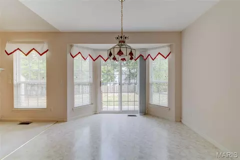 Dining - 2107 Mcgregor Cir, O'fallon, MO 63368 photo 2 of 2
