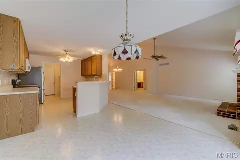 Living - 2107 Mcgregor Cir, O'fallon, MO 63368 photo 6 of 6