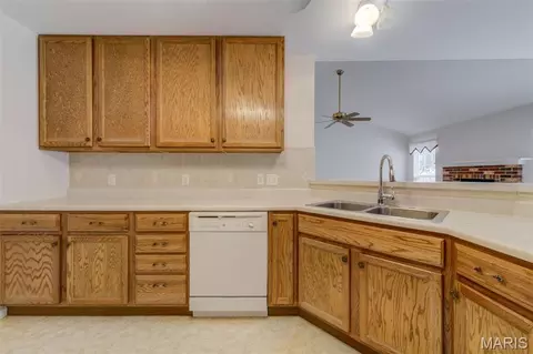 Kitchen - 2107 Mcgregor Cir, O'fallon, MO 63368 photo 4 of 6
