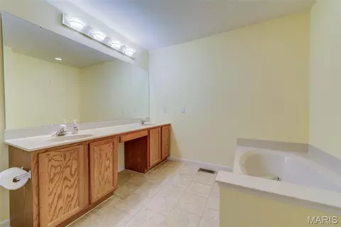Bath - 2107 Mcgregor Cir, O'fallon, MO 63368 photo 3 of 5