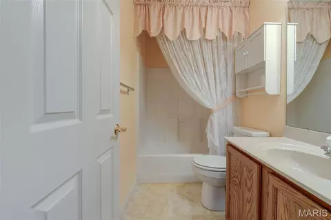 Bath - 2107 Mcgregor Cir, O'fallon, MO 63368 photo 1 of 5
