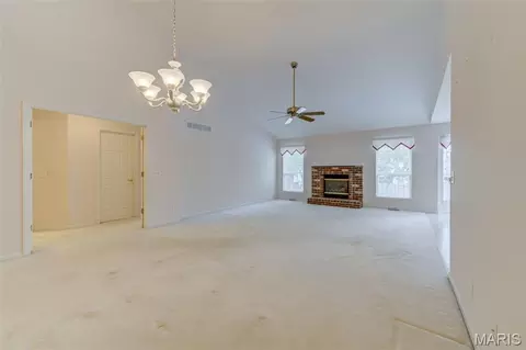 Living - 2107 Mcgregor Cir, O'fallon, MO 63368 photo 3 of 6
