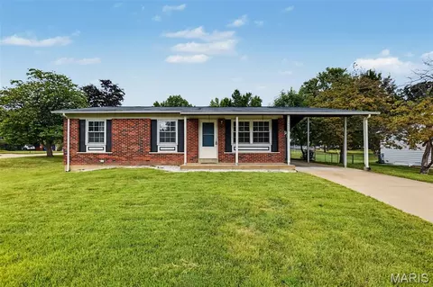 2263 Mckelvey Rd, Maryland Heights, MO 63043