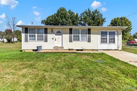 1067 N Shore Dr, Catawissa, MO 63015
