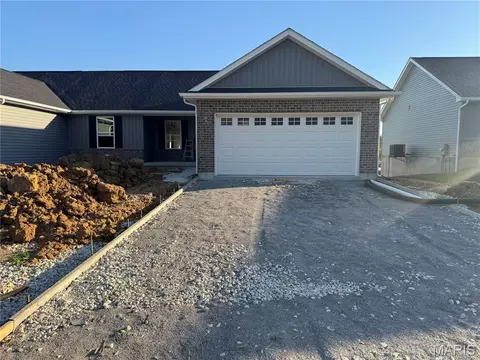 266 Railroad St, Moscow Mills, MO 63362
