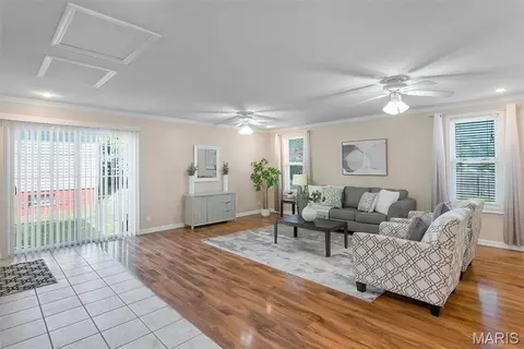 Living - 716 Wild Walnut Ln, Ballwin, MO 63021 photo 4 of 5