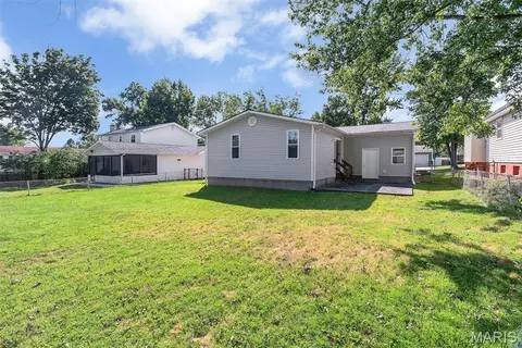 Exterior - 716 Wild Walnut Ln, Ballwin, MO 63021 photo 3 of 4