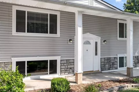 Exterior - 716 Wild Walnut Ln, Ballwin, MO 63021 photo 2 of 4
