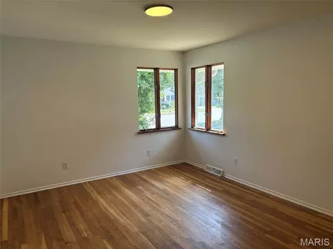 Living - 2120 Washington Ave, Alton, IL 62002 photo 3 of 4