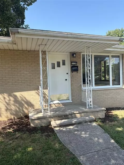 Exterior - 2120 Washington Ave, Alton, IL 62002 photo 2 of 6