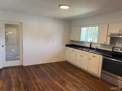 Kitchen - 2120 Washington Ave, Alton, IL 62002 photo 3 of 3