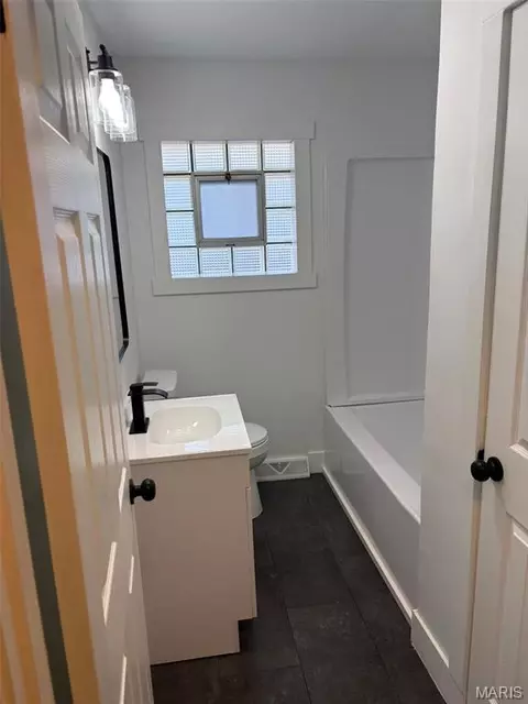 Bath - 2120 Washington Ave, Alton, IL 62002 photo 1 of 2