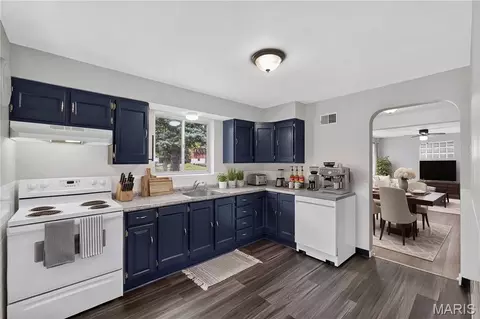 Kitchen - 9016 Bessemer Ave, Berkeley, MO 63134 photo 2 of 2
