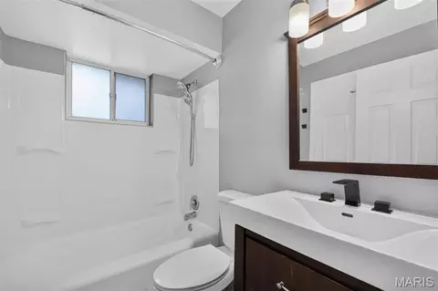 Bath - 9016 Bessemer Ave, Berkeley, MO 63134 photo 1 of 1