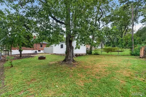 Exterior - 9016 Bessemer Ave, Berkeley, MO 63134 photo 5 of 6