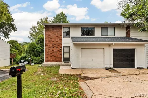 12415 Sea Lane Dr, Florissant, MO 63033