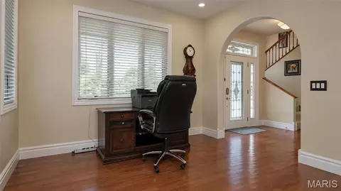 Entry Way - 106 Bruce Dr, Saint Robert, MO 65584 photo 2 of 3