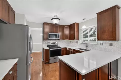 Kitchen - 234 Westridge Parc Ln, Ellisville, MO 63021 photo 2 of 2