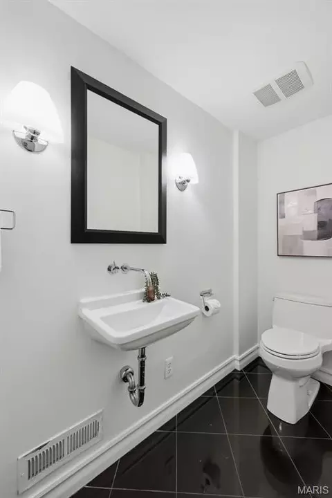 Bath - 7747 Mohawk Pl, Clayton, MO 63105 photo 1 of 5