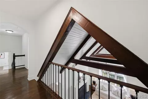 Entry Way - 7747 Mohawk Pl, Clayton, MO 63105 photo 4 of 9