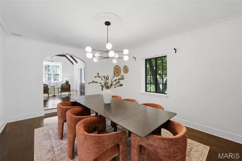 Dining - 7747 Mohawk Pl, Clayton, MO 63105 photo 2 of 5
