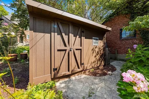 Exterior - 7747 Mohawk Pl, Clayton, MO 63105 photo 6 of 17