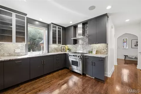 Kitchen - 7747 Mohawk Pl, Clayton, MO 63105 photo 7 of 7