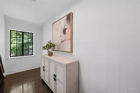 Entry Way - 7747 Mohawk Pl, Clayton, MO 63105 photo 5 of 9