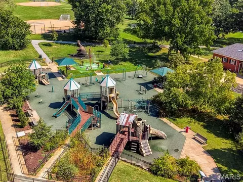 View/Area - 7747 Mohawk Pl, Clayton, MO 63105 photo 5 of 8