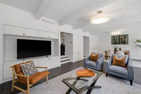 Living - 7747 Mohawk Pl, Clayton, MO 63105 photo 3 of 4