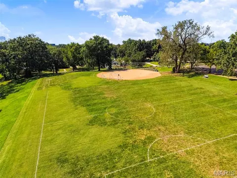 View/Area - 7747 Mohawk Pl, Clayton, MO 63105 photo 3 of 8