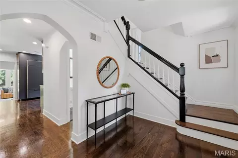 Entry Way - 7747 Mohawk Pl, Clayton, MO 63105 photo 1 of 9
