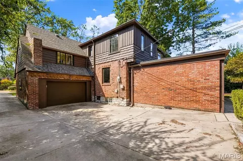Exterior - 7747 Mohawk Pl, Clayton, MO 63105 photo 5 of 17