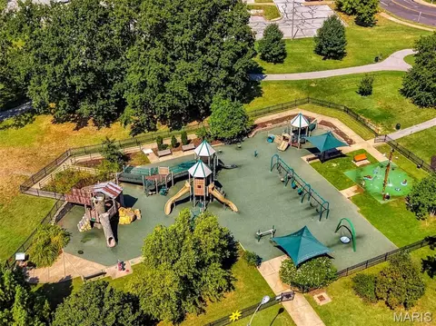 View/Area - 7747 Mohawk Pl, Clayton, MO 63105 photo 4 of 8