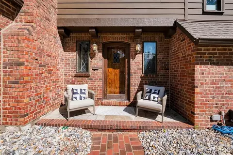 Exterior - 7747 Mohawk Pl, Clayton, MO 63105 photo 4 of 17