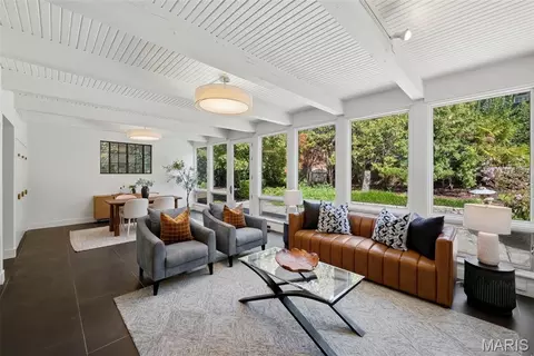 Living - 7747 Mohawk Pl, Clayton, MO 63105 photo 2 of 4