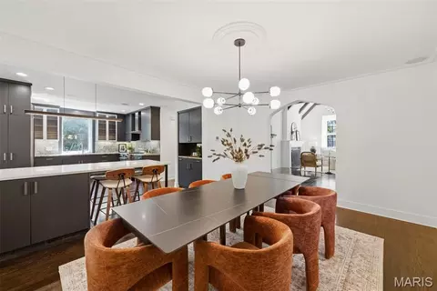 Dining - 7747 Mohawk Pl, Clayton, MO 63105 photo 3 of 5
