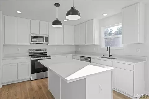 Kitchen - 2322 Castle Hill Dr, Rolla, MO 65401 photo 2 of 5