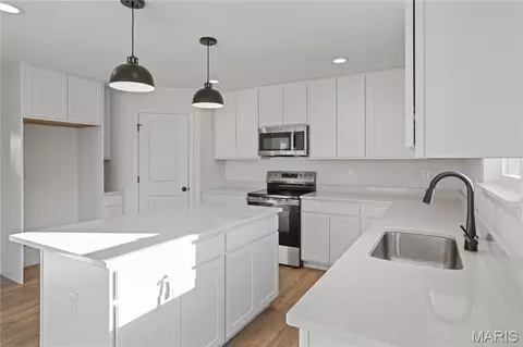 Kitchen - 2322 Castle Hill Dr, Rolla, MO 65401 photo 3 of 5