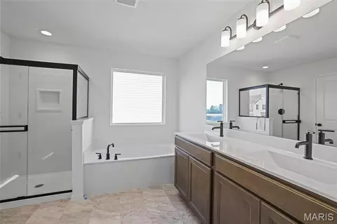 Bath - 2322 Castle Hill Dr, Rolla, MO 65401 photo 1 of 3