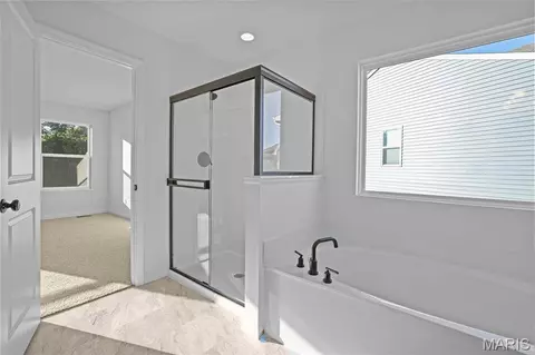 Bath - 2322 Castle Hill Dr, Rolla, MO 65401 photo 2 of 3
