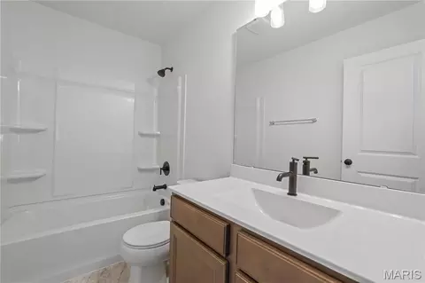 Bath - 2322 Castle Hill Dr, Rolla, MO 65401 photo 3 of 3