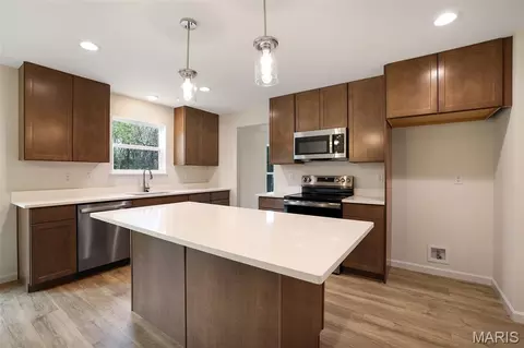 Kitchen - 2335 Castle Hill Dr, Rolla, MO 65401 photo 2 of 5